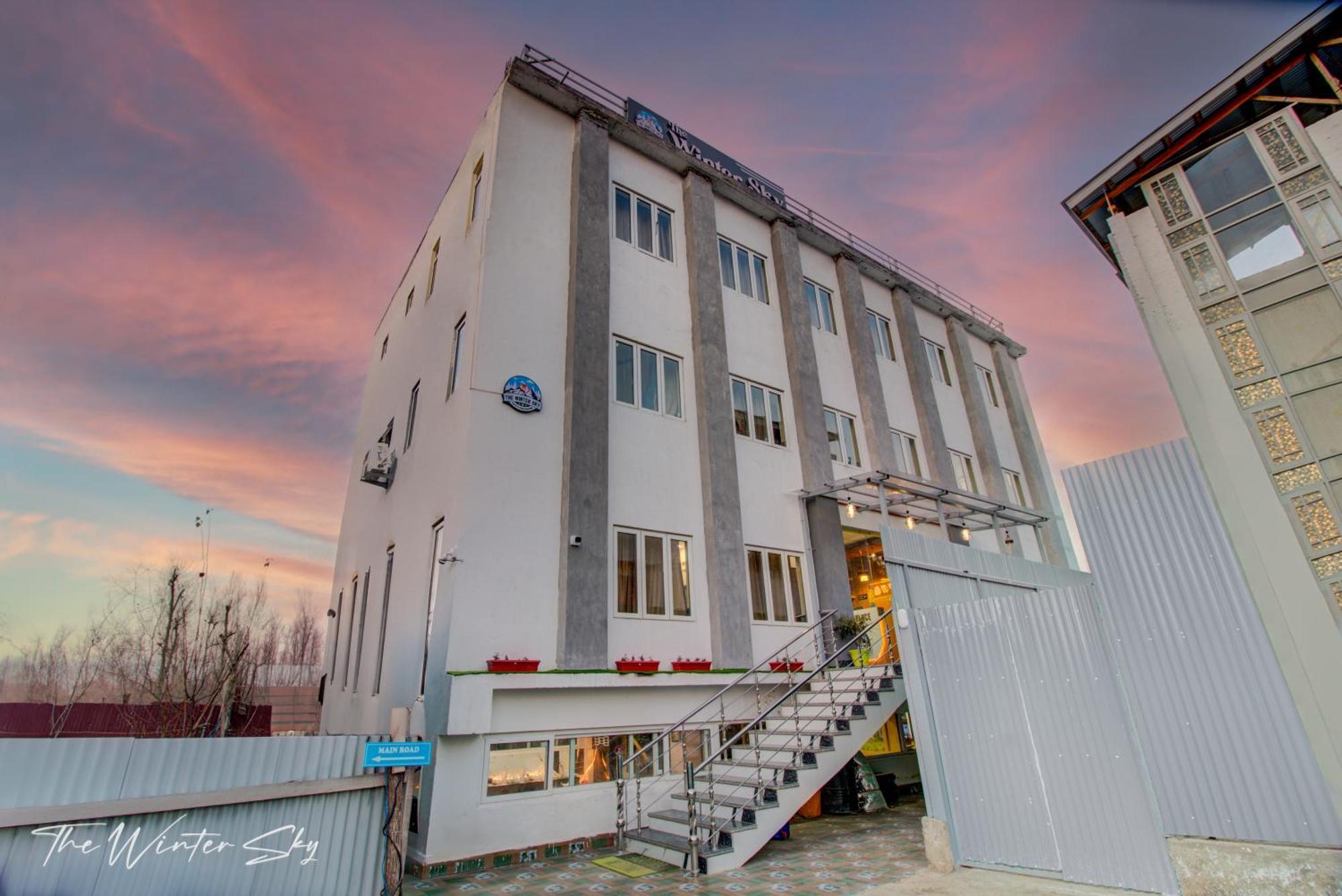 Hotel The Winter Sky Srinagar  Exterior photo